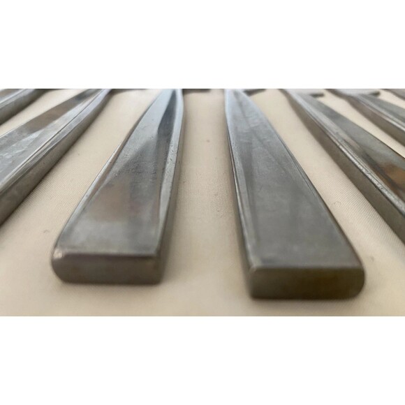 9 Gourmet Settings Stainless Steel Metro Pattern French Solid Dinner Knives - Picture 4 of 4